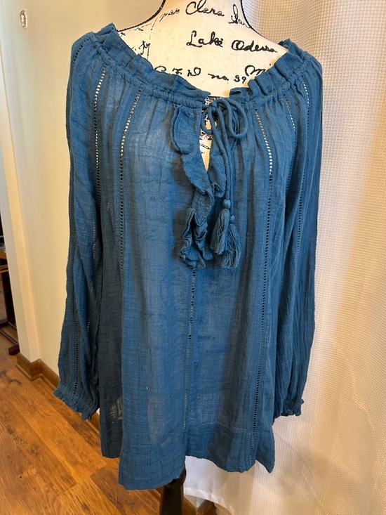 Sundance Tops - Sundance Teal Tunic Top, Generous Size Medium.